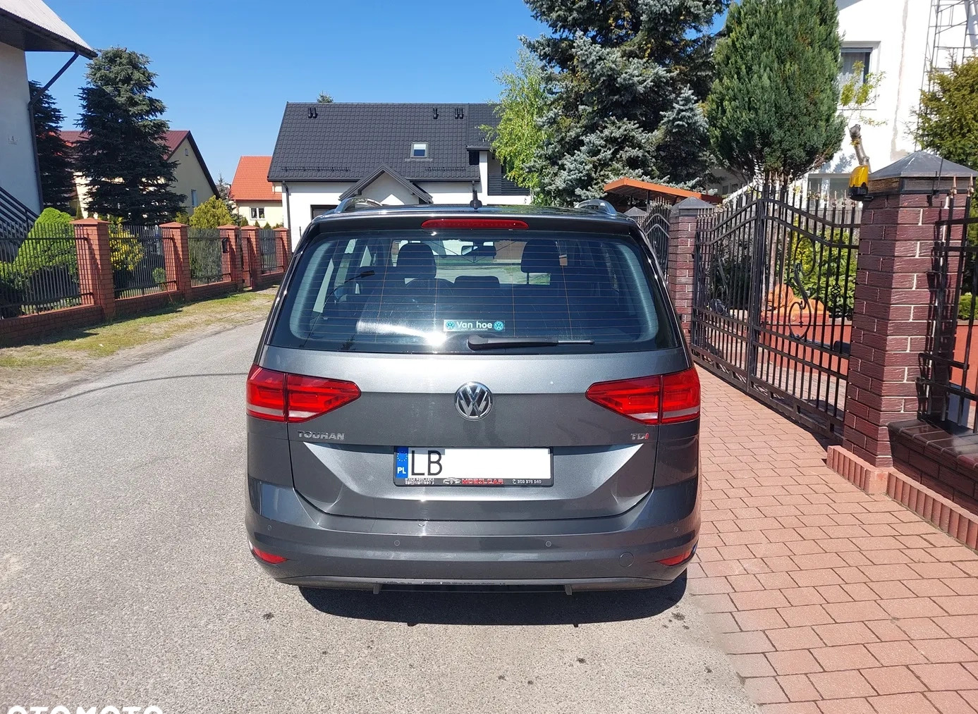 Volkswagen Touran cena 38800 przebieg: 326000, rok produkcji 2016 z Białobrzegi małe 121